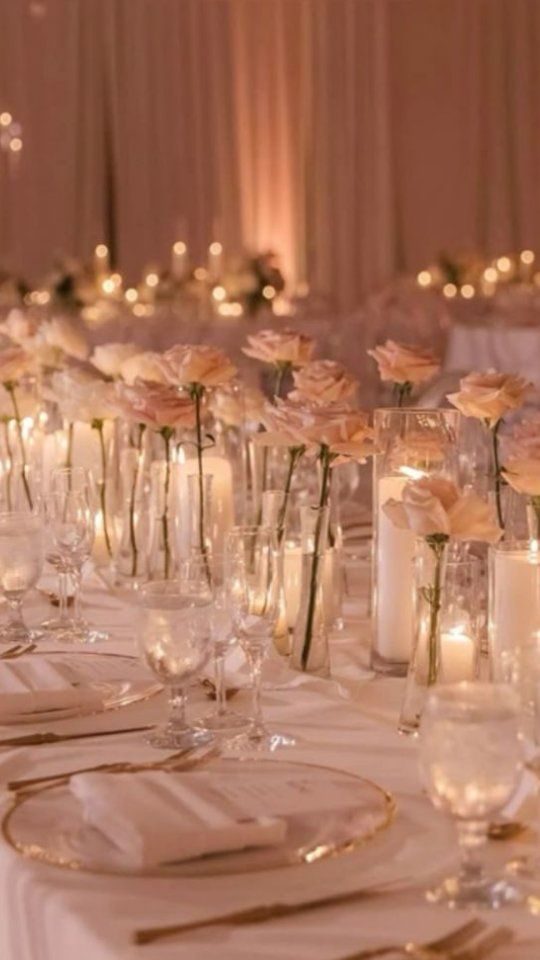 Tavolo imperiale con rose e candele